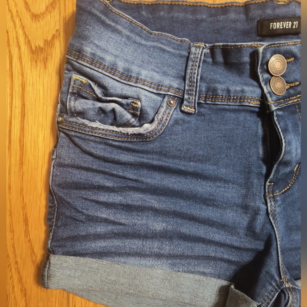 NWT Forever 21 Push Up Denim Shorts, Size Women's Small Waist 26", Medium Wash - Picture 5 of 11